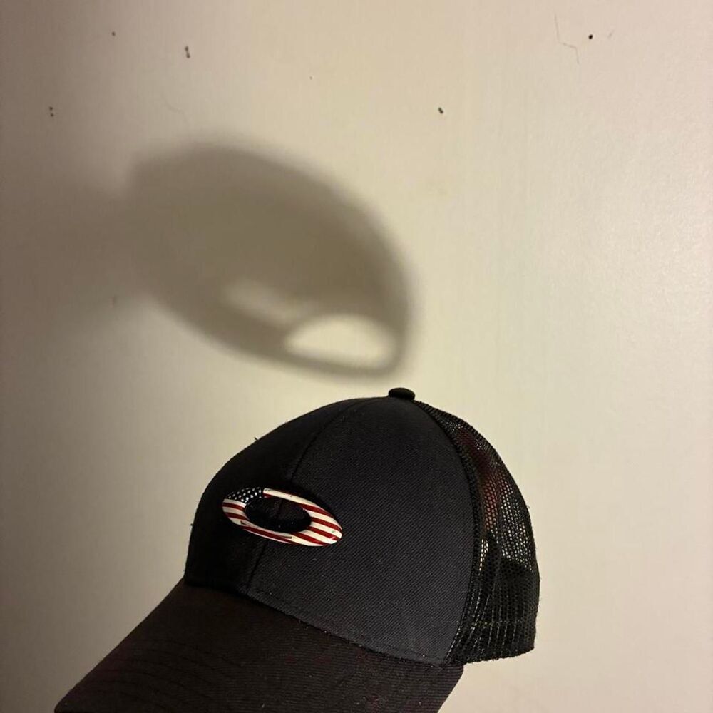 Oakley Men's Black and Navy Hat